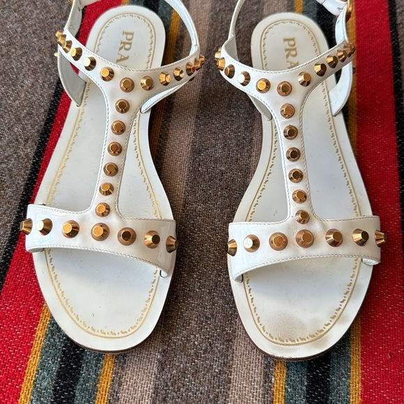 Prada - Picture 3 of 9